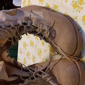 New Army boots- side 6r Nothing wrong WITH IT. NEVER USED THEM.